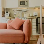 Luxury Garden Apartment